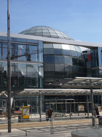 Glaskugelhaus Ende April 2005, einem Monat vor der Eröffnung als  Kaufhaus