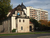 Sächsisches Volkskunstmuseum und 10-stöckiges Hochhaus am Carolaplatz