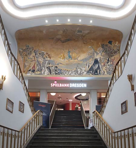 Aufgang zum Cafe und knstlerischer Hhepunkt des Treppenhauses von 1956