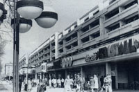 Hauptstraße mit fertig gestellten Neubauten, Foto: 1980