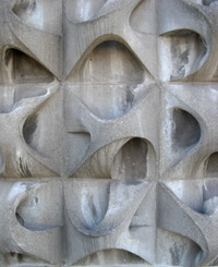 Betonformsteine an einem Gebäude in der Löbtauer Straße Dresden (Ausschnitt)