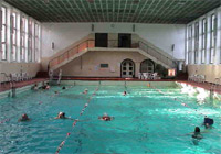 Schwimmhalle der ehemaligen Luftkriegschule - originale erhalten und in Betrieb. Außen gibt es noch orignialen Fresken von nackten olympischen Sportlern in Sgraffitto-Technik. 