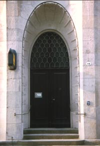 Elegante Form eines Eingangsportals vom Neuen Stadthaus - profilreich, ornamental, schön. 