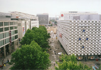 Prager Straße Dresden und Centrum Warenhaus im Juli 2004
