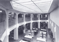 Lichthof Stadthaus Dresden während der Zeit als Hauptbibliothek 1968
