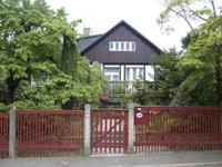 Wohnhaus Victor Klemperer - Mai 2004 - mit originalem Baumbestand aus der Entstehungszeit 1934